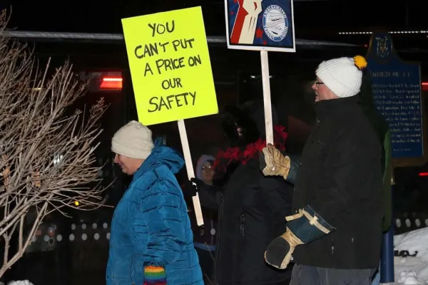 thunder_bay_transit_workers.jpg